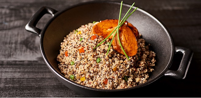 Chaufa de quinua: un clásico peruano con un toque nutritivo y delicioso con quinua