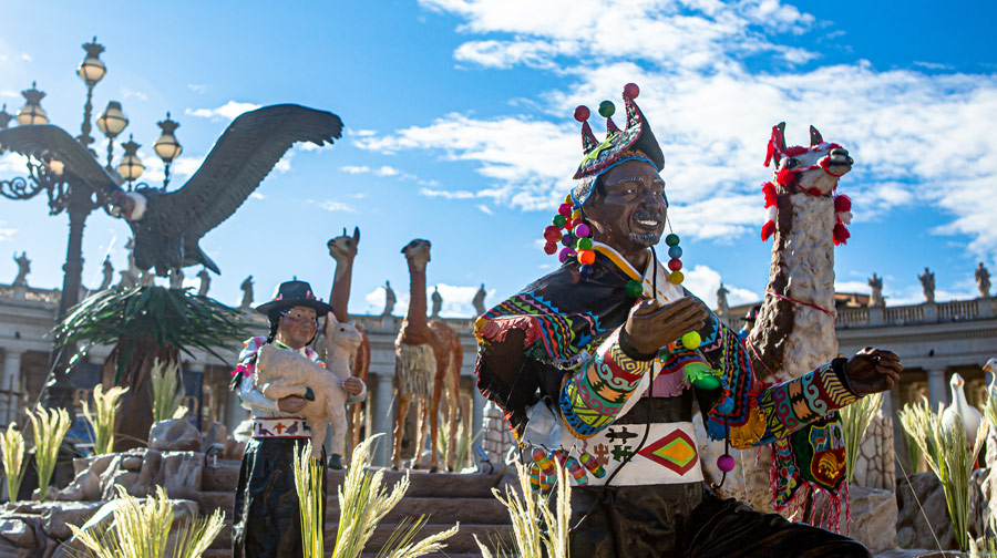 ¡Feliz Navidad a la peruana! Nacimiento tradicional huancavelicano es bendecido en El Vaticano