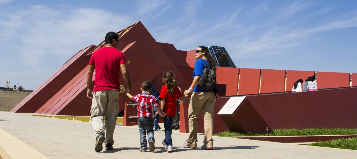 Turistas en el Museo Tumbas Reales de Sipán