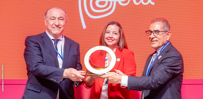 Entrega del Premio de Oro al Diseño a PROMPERÚ por el Pabellón de Perú en Expo 2025 Osaka. Se muestran escenas de la premiación, gastronomía peruana y exhibiciones interactivas.