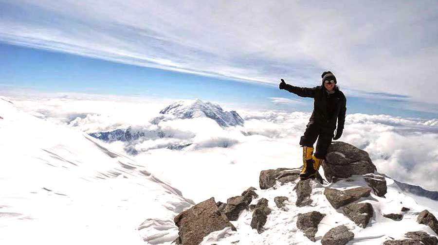 Silvia Vásquez Bandera Perú en Everest