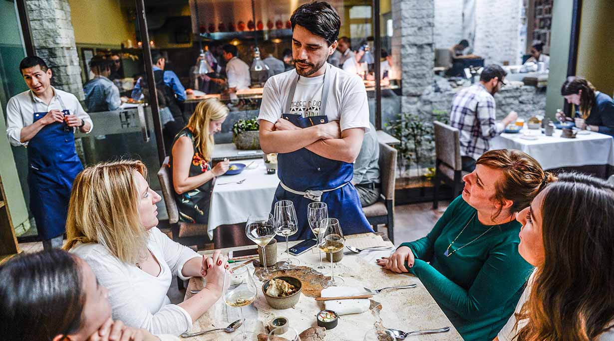 El chef Virgilio Martínez deslumbra en la boda del año con un banquete peruano