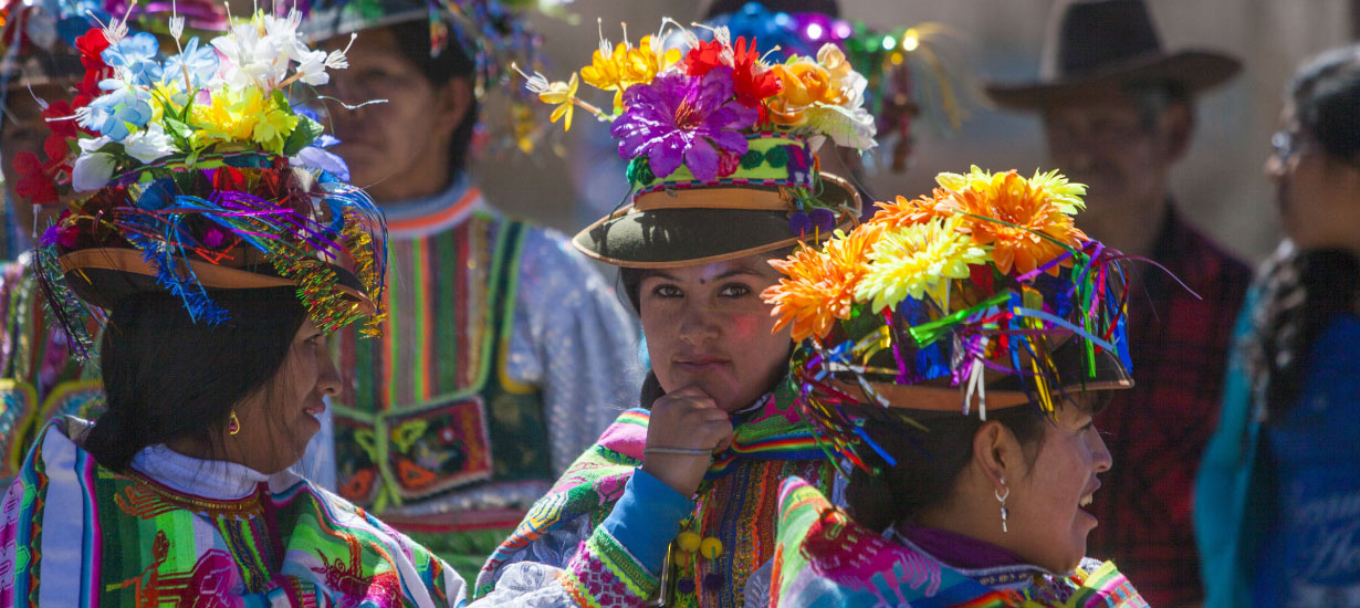 VOGUE celebra la belleza del comercio de flores en el Mercado Santa Rosa