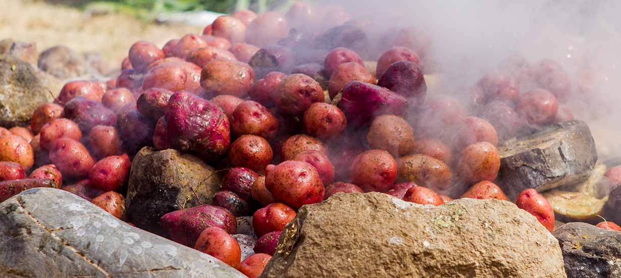 La Pachamanca: El banquete ancestral de sabores y tradiciones