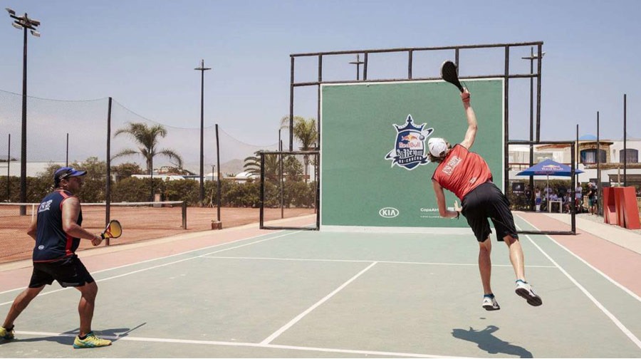 Paleta frontón, a Peruvian sport.